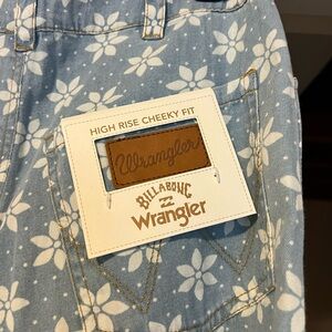 NWT Billabong Wrangler Women's High Rise Jeans - Blue Floral